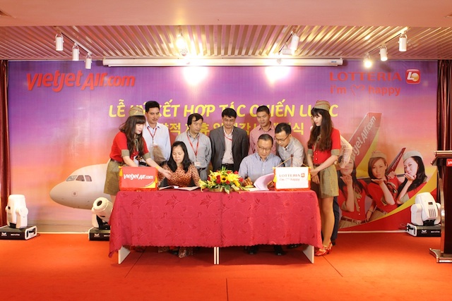 Vietjet và Lotteria Việt Nam hợp tác chiến lược ảnh 1